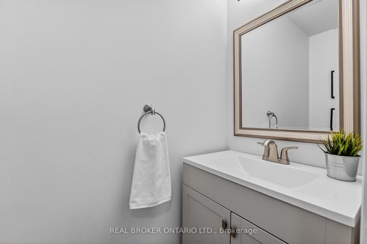 Photo 21 at 4705 Rathkeale Road, East Credit, Mississauga