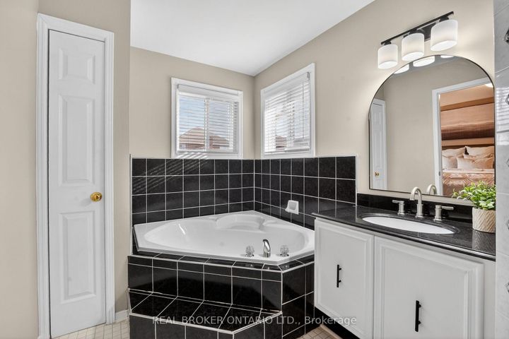 Photo 28 at 4705 Rathkeale Road, East Credit, Mississauga