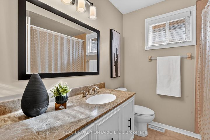 Photo 35 at 4705 Rathkeale Road, East Credit, Mississauga