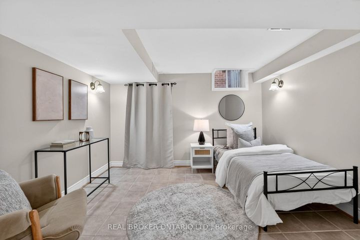 Photo 41 at 4705 Rathkeale Road, East Credit, Mississauga