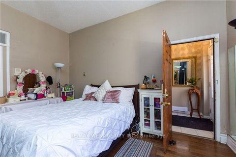 Photo 2 at 61 Homewood Avenue, South St. James Town, Toronto