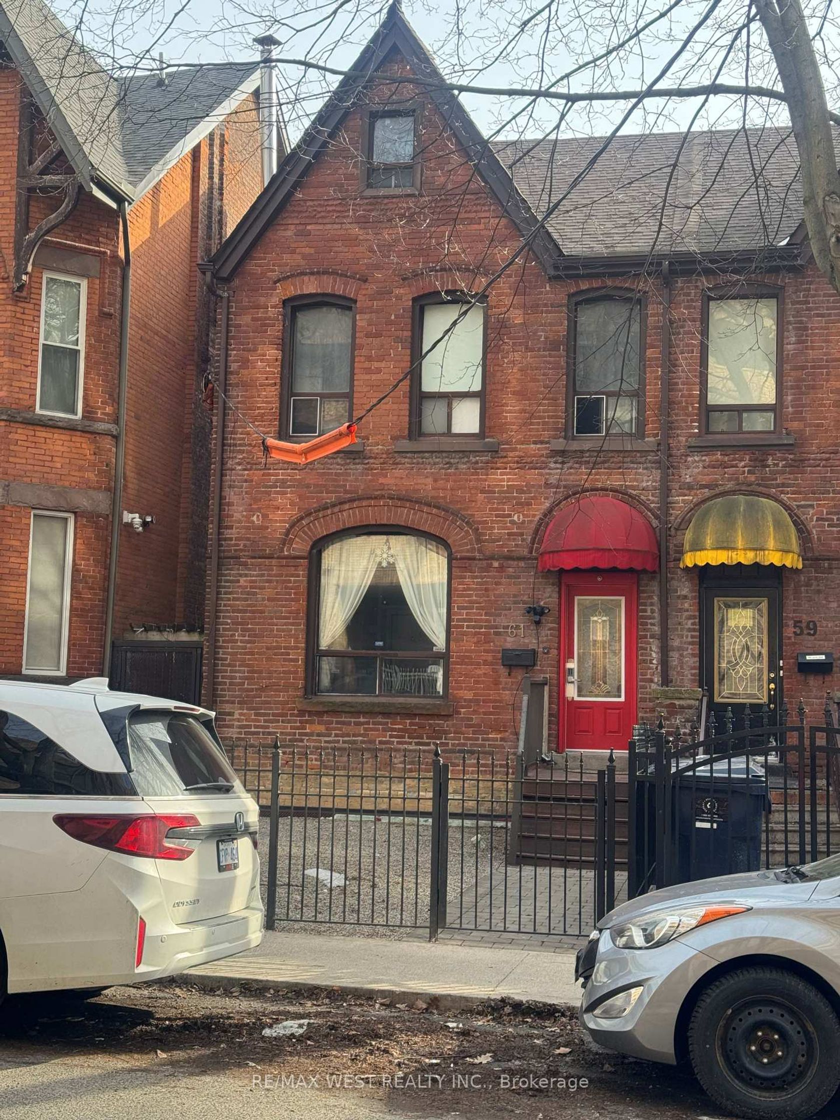 61 Homewood Avenue, South St. James Town, Toronto by Loree Meneguzzi Real Estate 61 Homewood Avenue, South St. James Town, Toronto