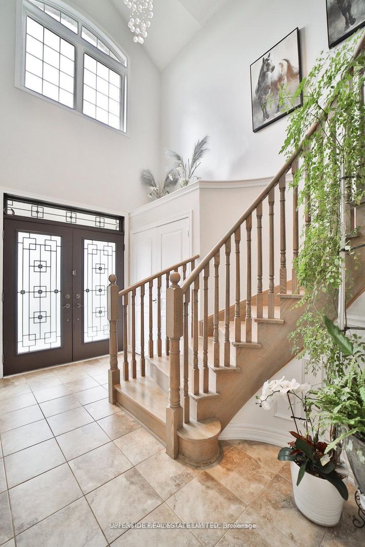 Photo 1 at 15 Jocada Court, Oak Ridges, Richmond Hill