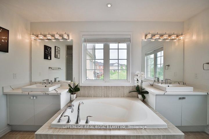 Photo 12 at 15 Jocada Court, Oak Ridges, Richmond Hill