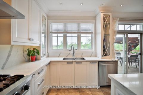 Photo 9 at 15 Jocada Court, Oak Ridges, Richmond Hill