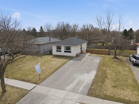 Photo 3 at 712 Grandview Drive, Donevan, Oshawa