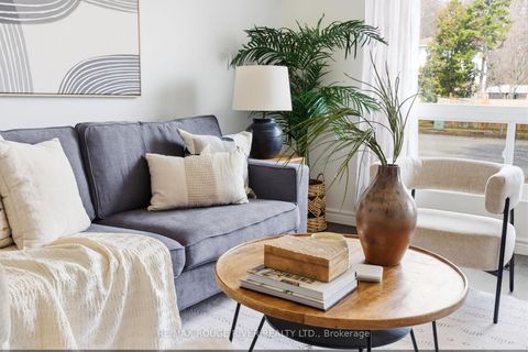 Photo 10 at 712 Grandview Drive, Donevan, Oshawa