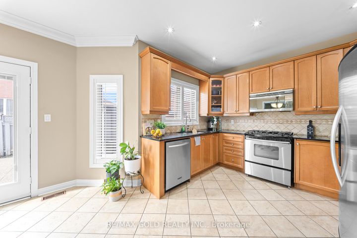 Photo 17 at 14 Crevice Gate, Wellington, Brampton