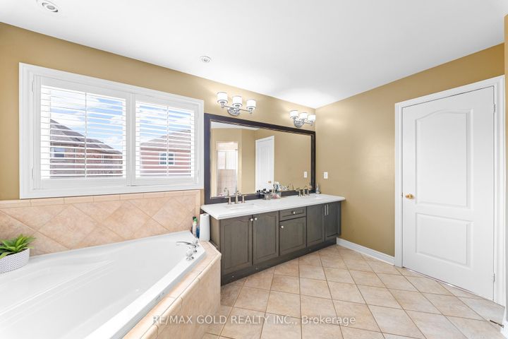 Photo 38 at 14 Crevice Gate, Wellington, Brampton