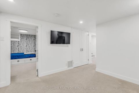 Photo 8 at 794 The Queensway, Queensway, Toronto