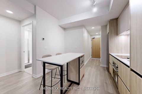 Photo 17 at D620 - 8 Beverley Glen Boulevard, Beverley Glen, Vaughan