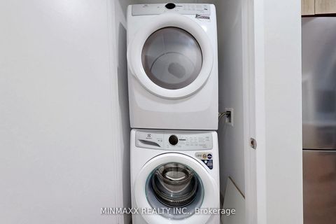 Photo 29 at D620 - 8 Beverley Glen Boulevard, Beverley Glen, Vaughan