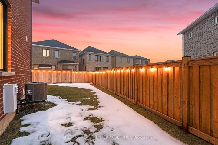 Photo 10 at 1536 Moira Crescent, BW Bowes, Milton