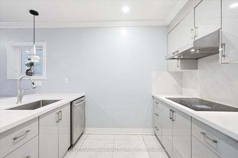 Photo 6 at 568 Delaware Avenue N, Wychwood, Toronto