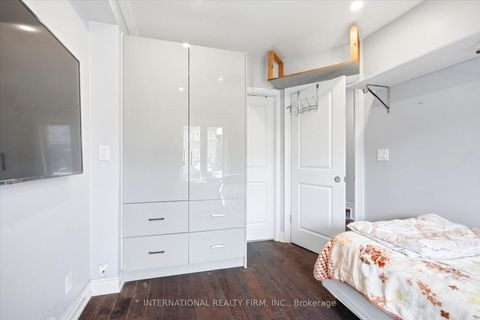 Photo 10 at 568 Delaware Avenue N, Wychwood, Toronto