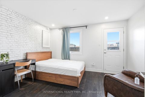 Photo 13 at 568 Delaware Avenue N, Wychwood, Toronto