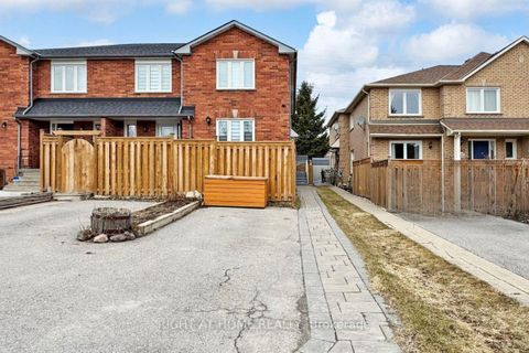 Photo 6 at 559 Walpole Crescent, Wyndham, Newmarket