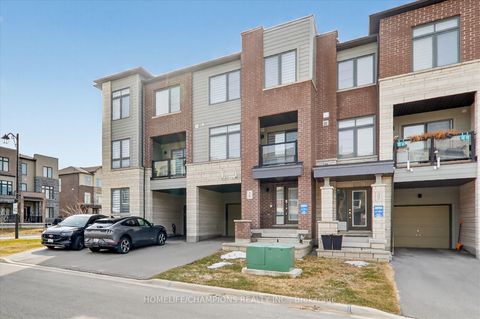 Photo 2 at 39 Delano Way S, Woodland Hill, Newmarket