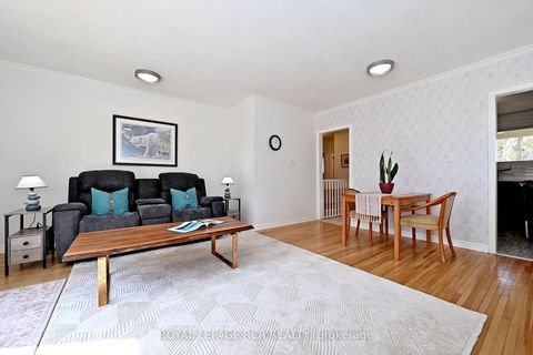 Photo 11 at 87 Richardson Drive, Aurora Highlands, Aurora