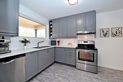 Photo 13 at 87 Richardson Drive, Aurora Highlands, Aurora