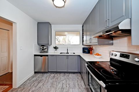 Photo 15 at 87 Richardson Drive, Aurora Highlands, Aurora