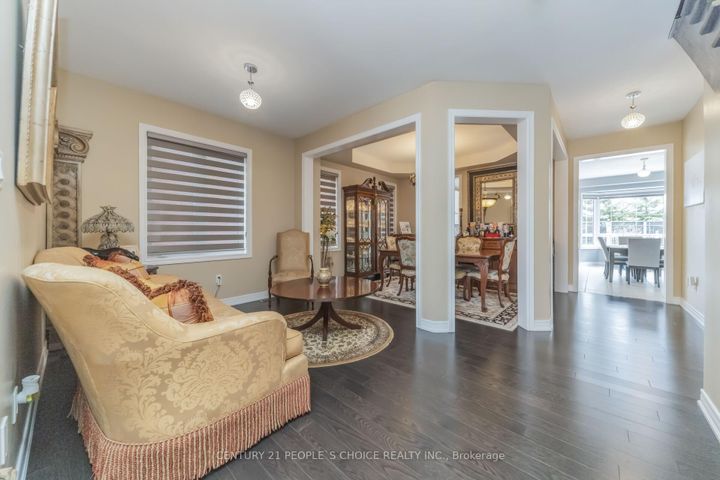 Photo 5 at 28 Truro Circle, Northwest Brampton, Brampton