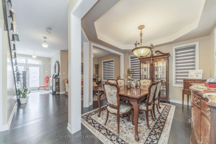 Photo 7 at 28 Truro Circle, Northwest Brampton, Brampton