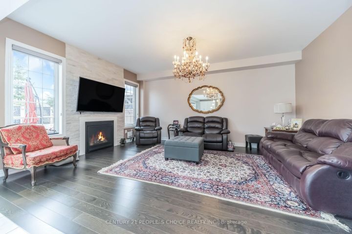 Photo 10 at 28 Truro Circle, Northwest Brampton, Brampton