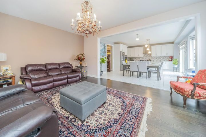 Photo 11 at 28 Truro Circle, Northwest Brampton, Brampton