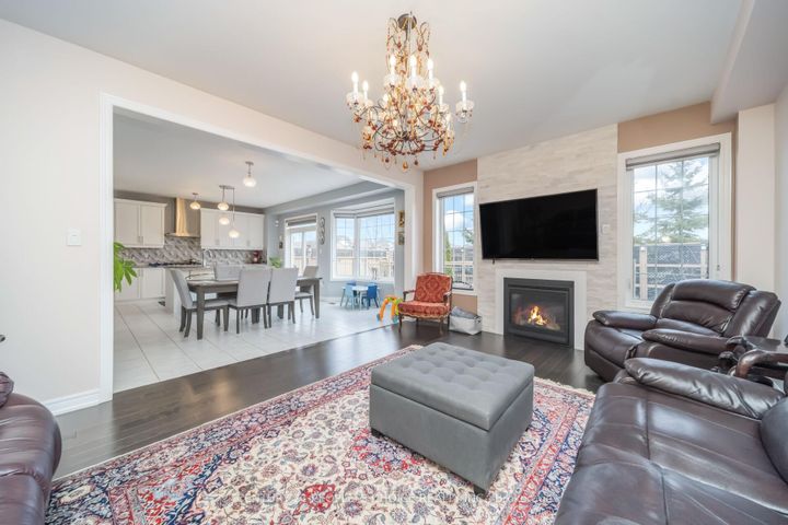 Photo 12 at 28 Truro Circle, Northwest Brampton, Brampton