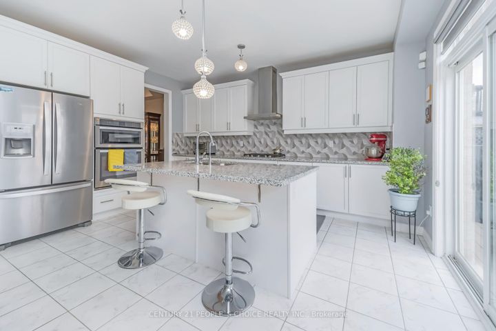 Photo 14 at 28 Truro Circle, Northwest Brampton, Brampton