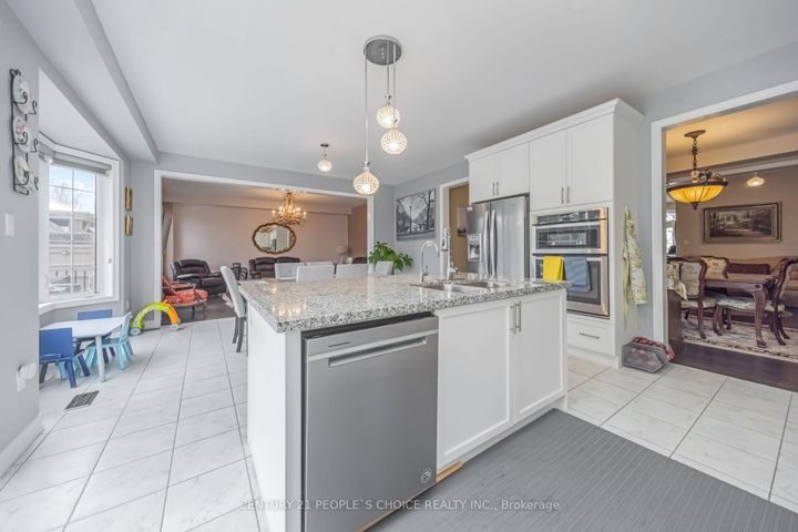 Photo 16 at 28 Truro Circle, Northwest Brampton, Brampton