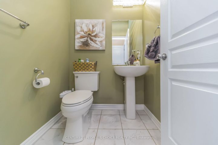 Photo 17 at 28 Truro Circle, Northwest Brampton, Brampton