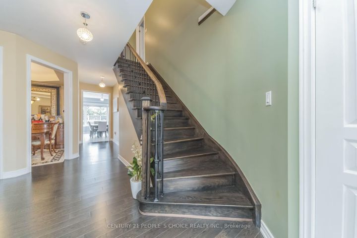 Photo 18 at 28 Truro Circle, Northwest Brampton, Brampton