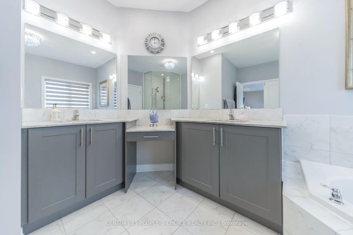 Photo 24 at 28 Truro Circle, Northwest Brampton, Brampton