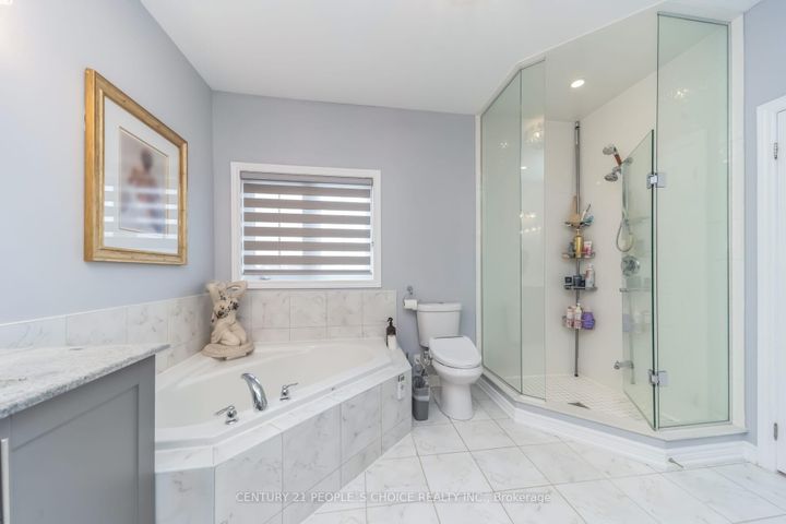 Photo 25 at 28 Truro Circle, Northwest Brampton, Brampton