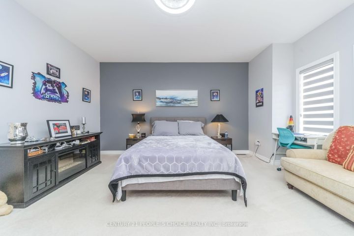 Photo 27 at 28 Truro Circle, Northwest Brampton, Brampton