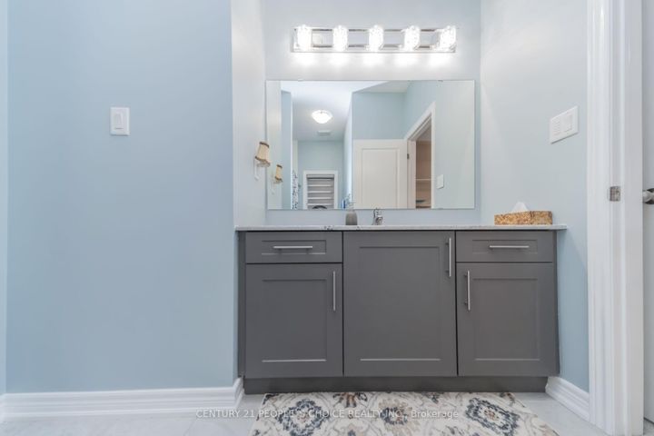 Photo 32 at 28 Truro Circle, Northwest Brampton, Brampton