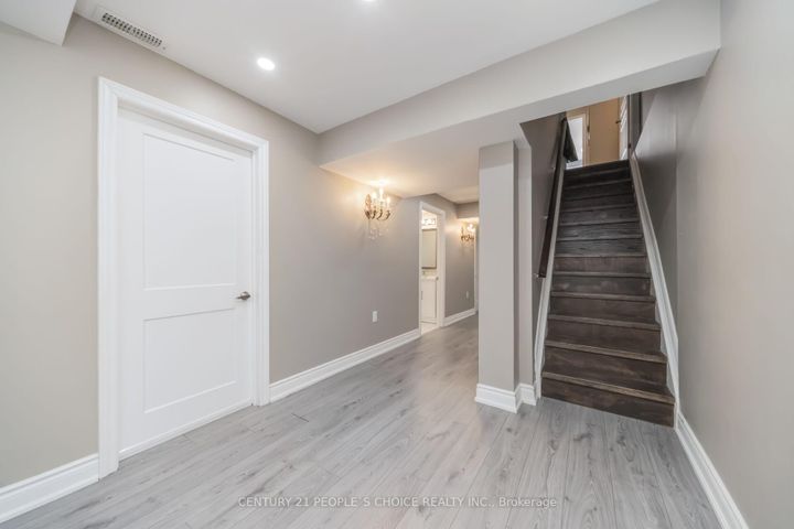 Photo 38 at 28 Truro Circle, Northwest Brampton, Brampton