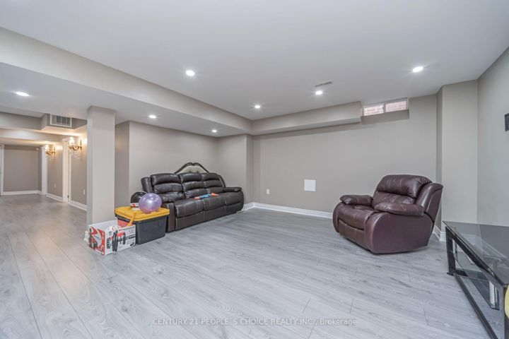 Photo 41 at 28 Truro Circle, Northwest Brampton, Brampton