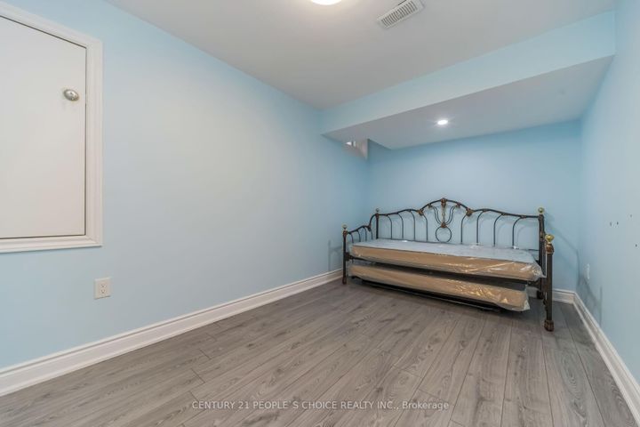 Photo 44 at 28 Truro Circle, Northwest Brampton, Brampton