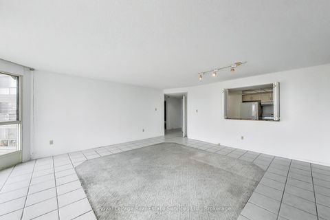 Photo 2 at 611 - 5 Weldrick Road W, North Richvale, Richmond Hill