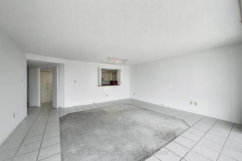 Photo 3 at 611 - 5 Weldrick Road W, North Richvale, Richmond Hill