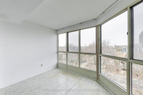 Photo 4 at 611 - 5 Weldrick Road W, North Richvale, Richmond Hill