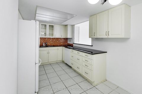 Photo 7 at 611 - 5 Weldrick Road W, North Richvale, Richmond Hill