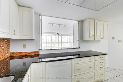 Photo 8 at 611 - 5 Weldrick Road W, North Richvale, Richmond Hill