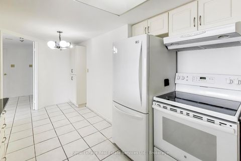 Photo 9 at 611 - 5 Weldrick Road W, North Richvale, Richmond Hill