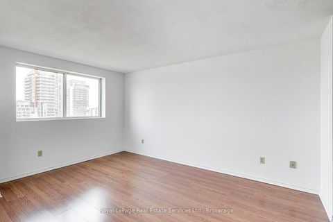 Photo 11 at 611 - 5 Weldrick Road W, North Richvale, Richmond Hill