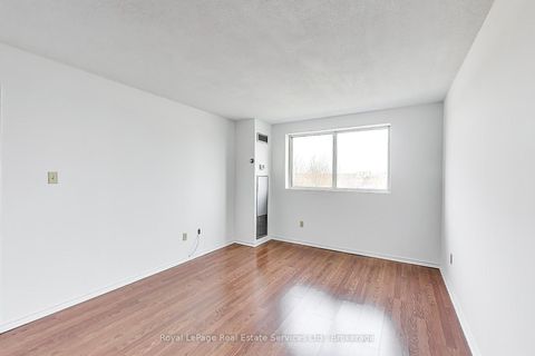 Photo 12 at 611 - 5 Weldrick Road W, North Richvale, Richmond Hill