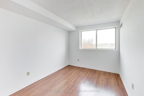 Photo 14 at 611 - 5 Weldrick Road W, North Richvale, Richmond Hill